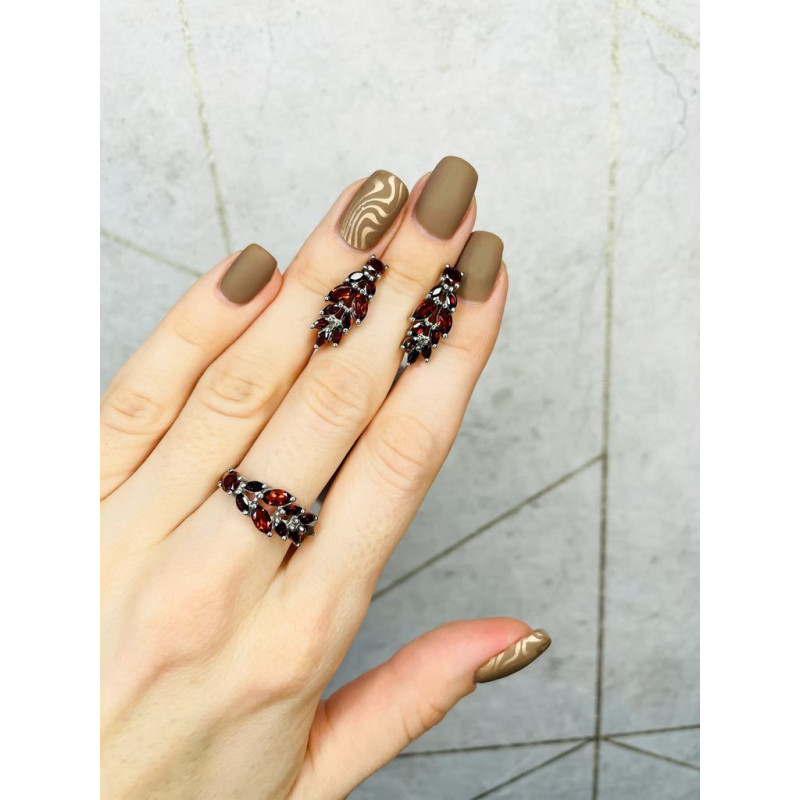 Серебряные серьги с натуральным гранатом 222-41