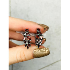 Серебряные серьги с натуральным гранатом 222-41