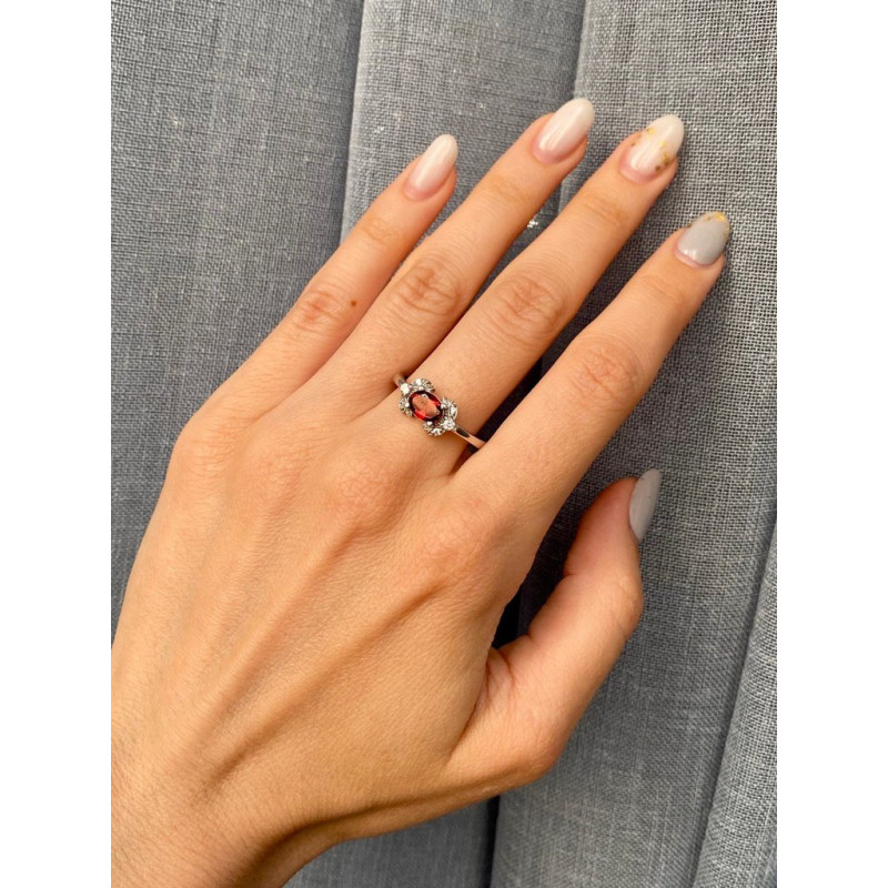 Ring with garnet 081-4110