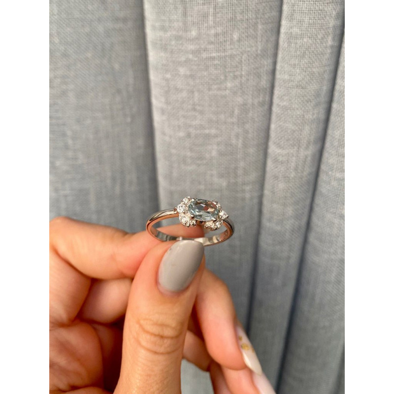 Срібна каблучка з скай топазом та фіанітом 081-3910