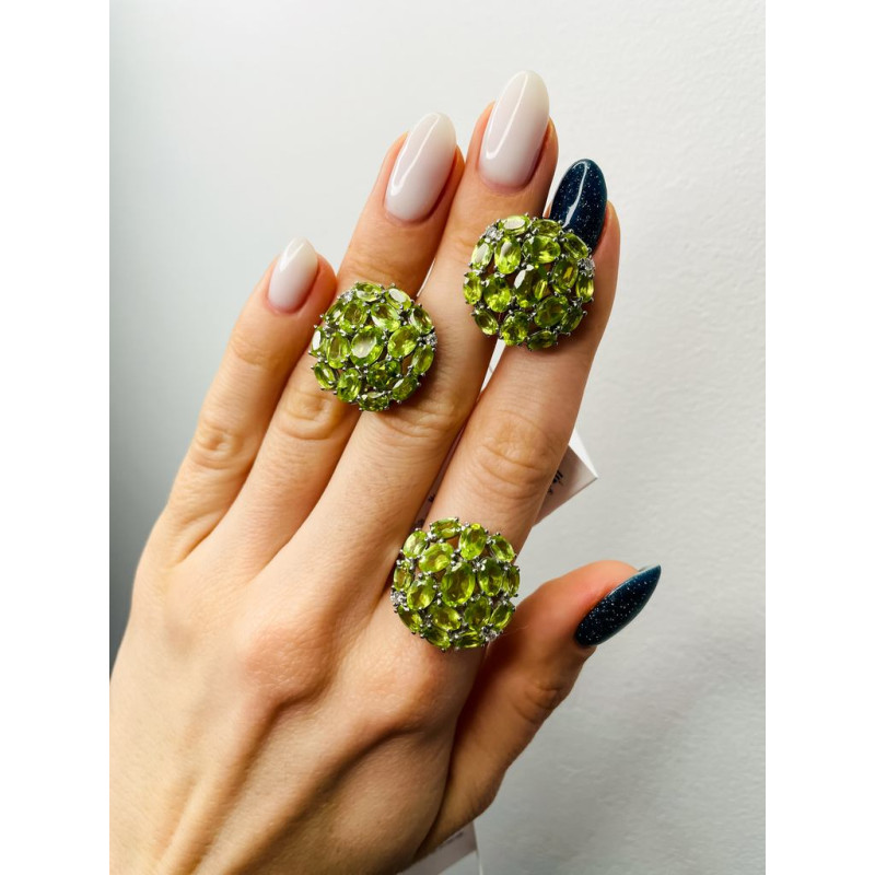 Серебряное кольцо с натуральным перидотом 186-5310