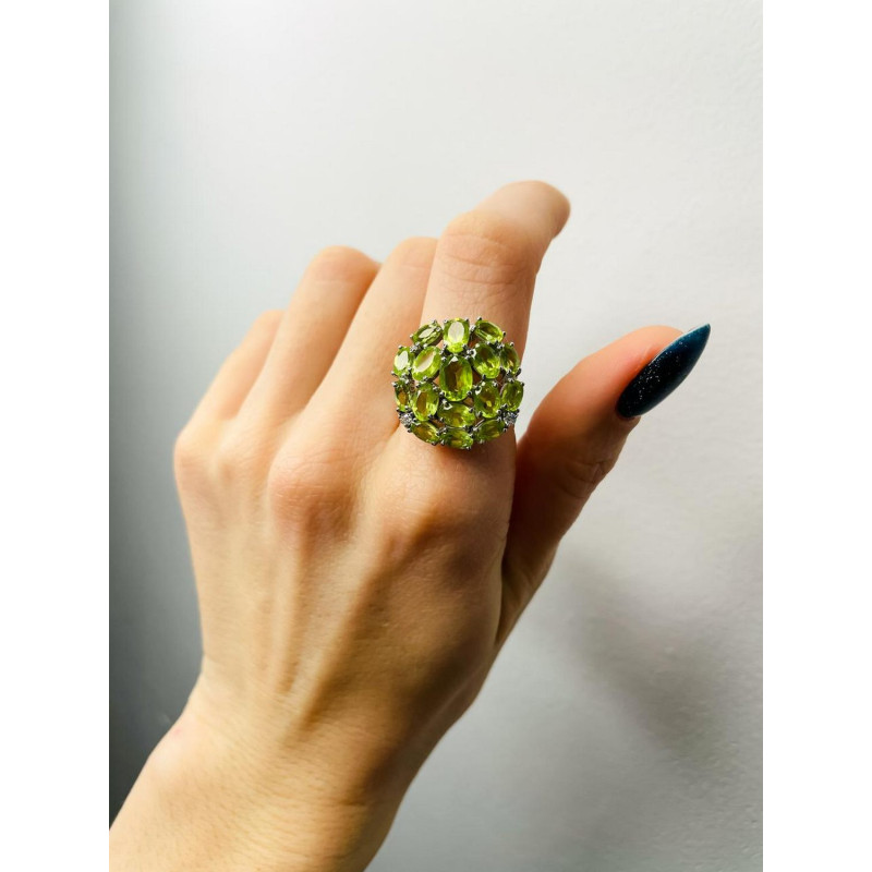 Серебряное кольцо с натуральным перидотом 186-5310