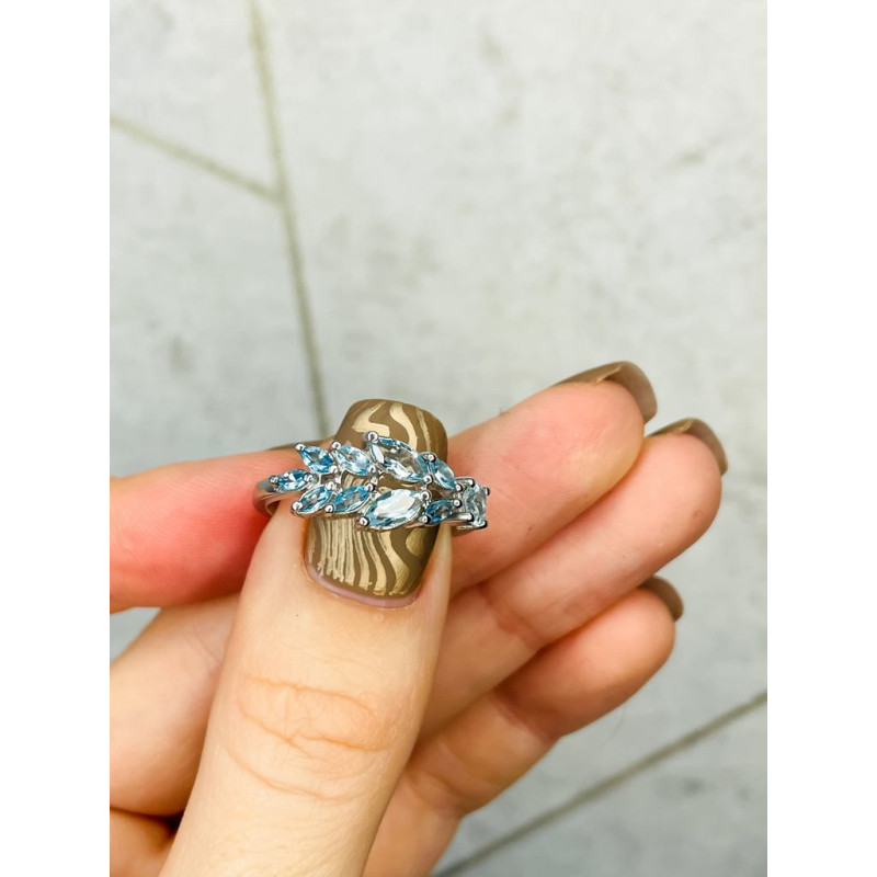 Серебряное кольцо с натуральным скай топазом 222-39