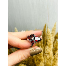 Срібна каблучка з гранатом та фіанітом 181-4110