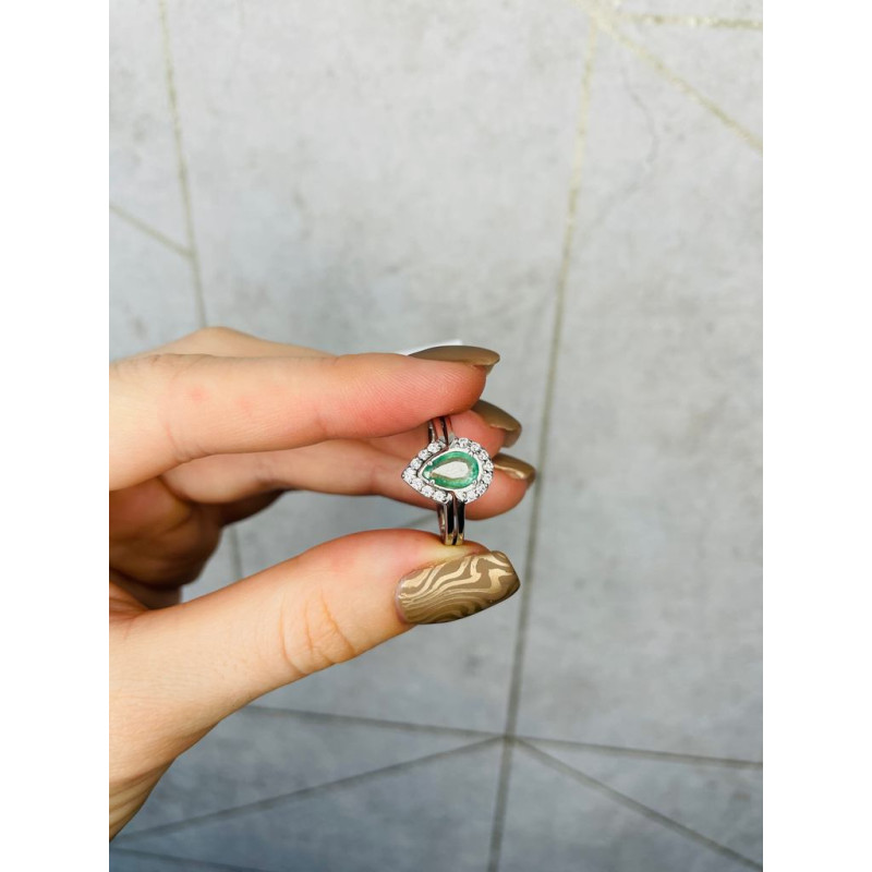 Срібна каблучка з смарагдом та фіанітом 004-7110