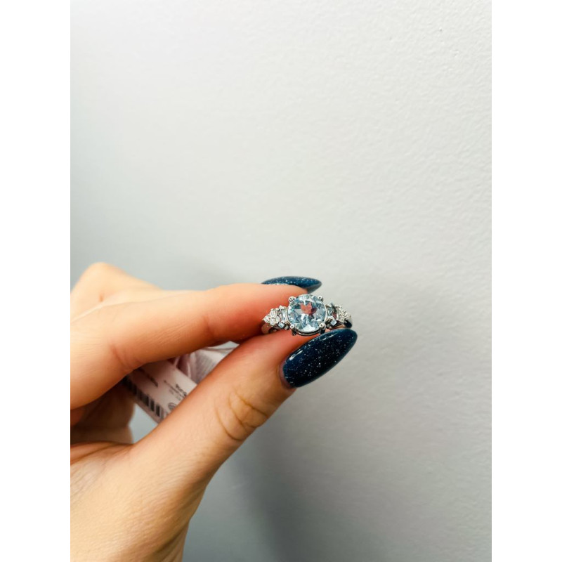 Срібна каблучка з скай топазом та фіанітом 064-3910