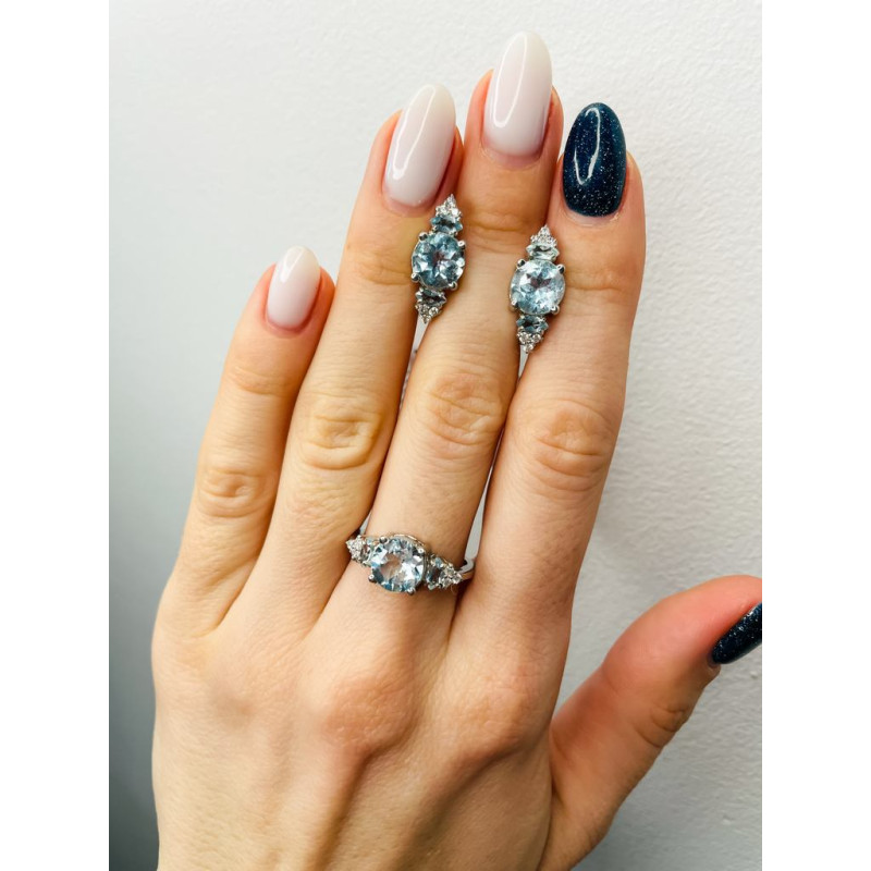 Срібна каблучка з скай топазом та фіанітом 064-3910