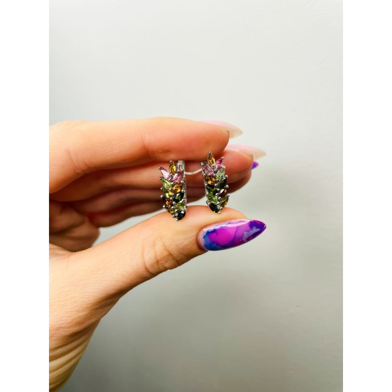 Серебряные серьги с топазом и фианитами.